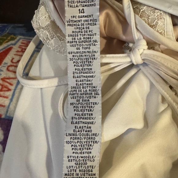 Elegant Morgan & Co Cream Lace Maxi Dress - Picture 6 of 7